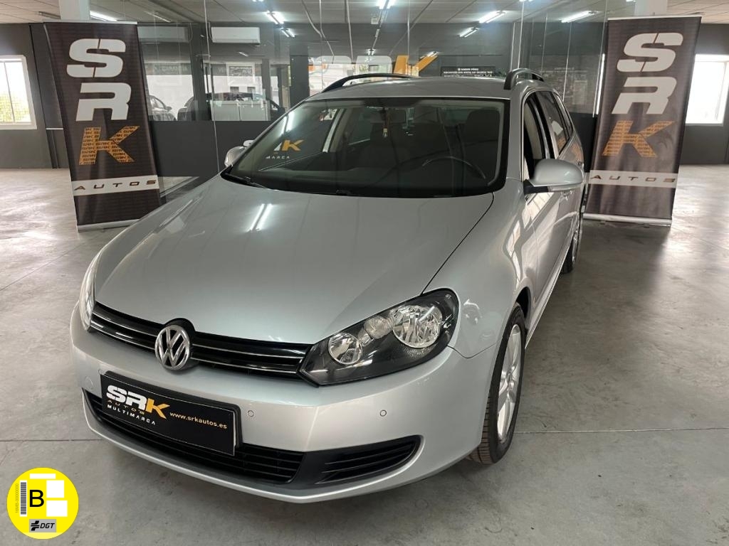 VOLKSWAGEN - Golf