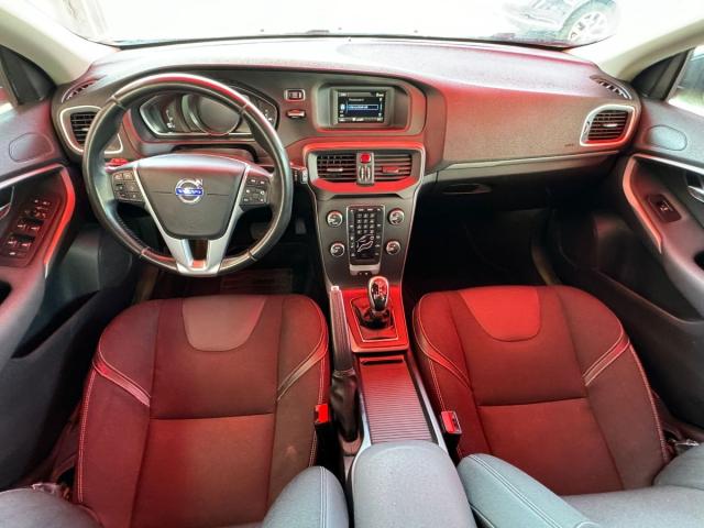 VOLVO - V40 -  D2 Momentum