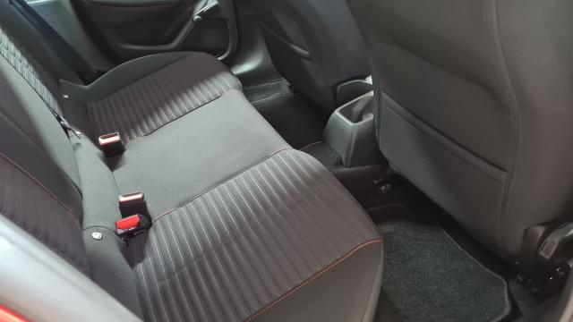Foto Peugeot 208 11