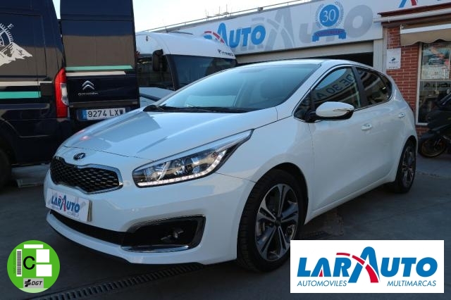 Kia Ceed ocasión segunda mano 2018 Diésel por 16.899€ en Málaga